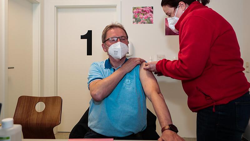 1400 &Uuml;ber-60-J&auml;hrige wurden am Wochenende mit Astrazeneca geimpft. Edmund Kainer ist einer davon.Forchheim & Fr&auml;nkische Schweiz