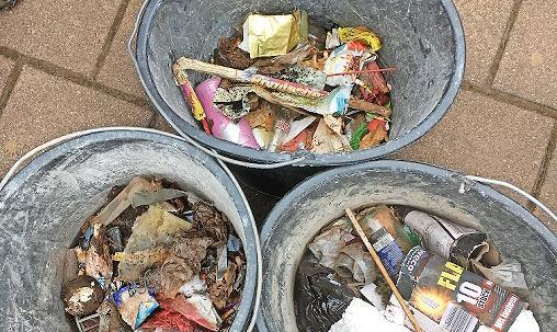 Drei Eimer M&uuml;ll wurden bei der Aktion gesammelt.