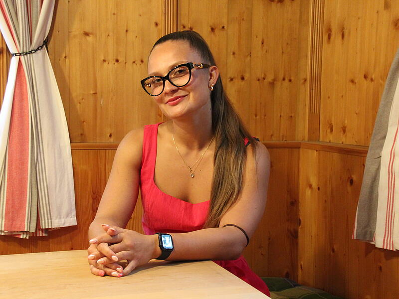 Selin Yildirim leitet den Wei&szlig;-Tauben-Keller und erz&auml;hlt von den Herausforderungen einer jungen Kellerwirtin.