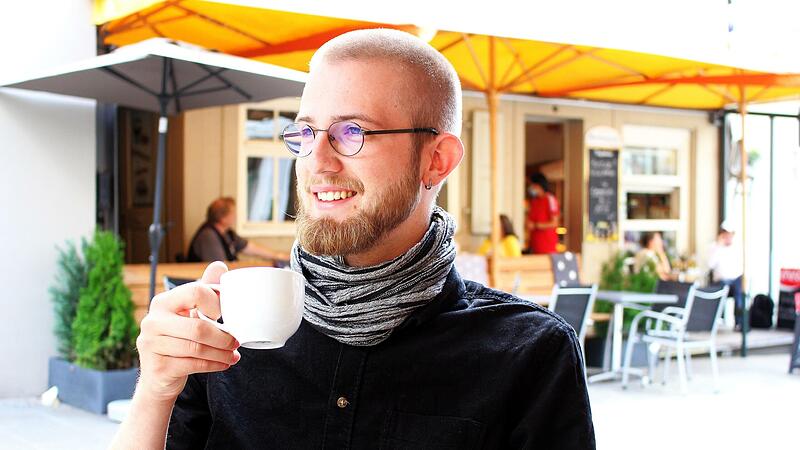 Ulf Wunderlich im Caf&eacute; M, das bei ihm gleich um die Ecke liegt.Foto: Ulrike Nauer