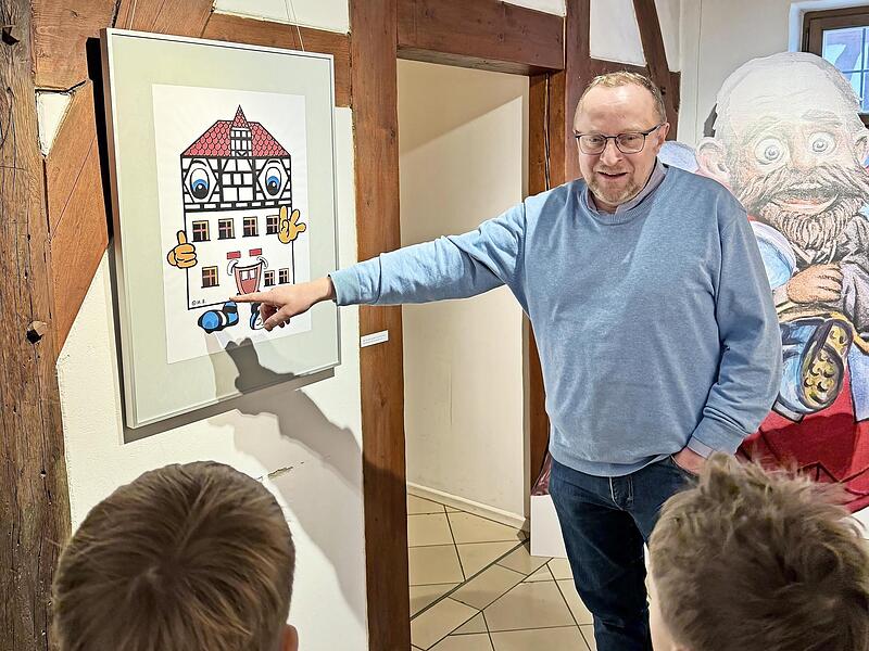 Museumsleiter Hoyer erkl&auml;rt, was es mit dem Herzo-Herbert und dem &bdquo;historischen Christoph&ldquo; auf sich hat.