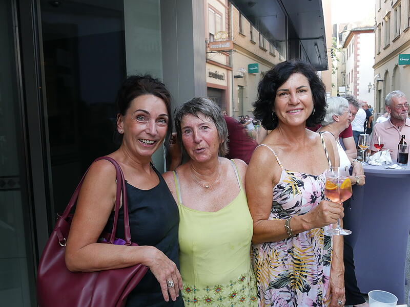 Susanne Taronna, Karin Schmitt und Irmard Schlereth.Siebtes Fenstershoppen beim La Canchanchara in Bad Kissingen Susanne Taronna, Karin Schmitt und Irmard Schlereth.