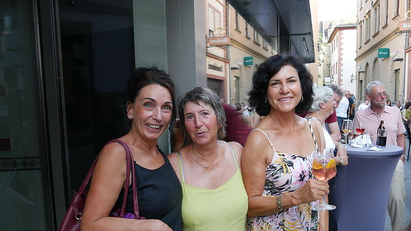 Susanne Taronna, Karin Schmitt und Irmard Schlereth.Siebtes Fenstershoppen beim La Canchanchara in Bad Kissingen Susanne Taronna, Karin Schmitt und Irmard Schlereth.