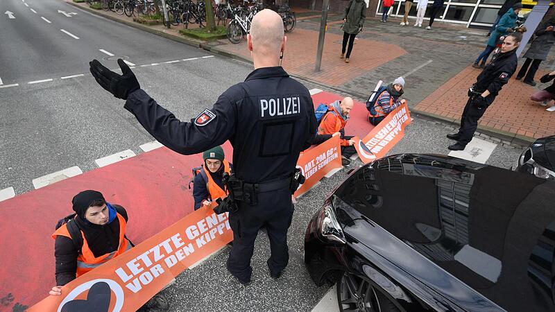 Aktivisten der Gruppierung Letzte Generation blockierten auch schon in der nieders&auml;chsischen Landeshauptstadt Hannover den Verkehr. In der Bundeshauptstadt  haben sie ab Mittwoch ehrgeizige Pl&auml;ne.