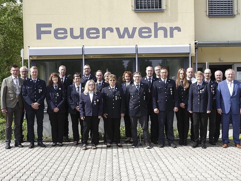 Auszeichnungen vom Freistaat Bayern gab es auch für 25 Jahre aktiven Feuerwehrdienst.