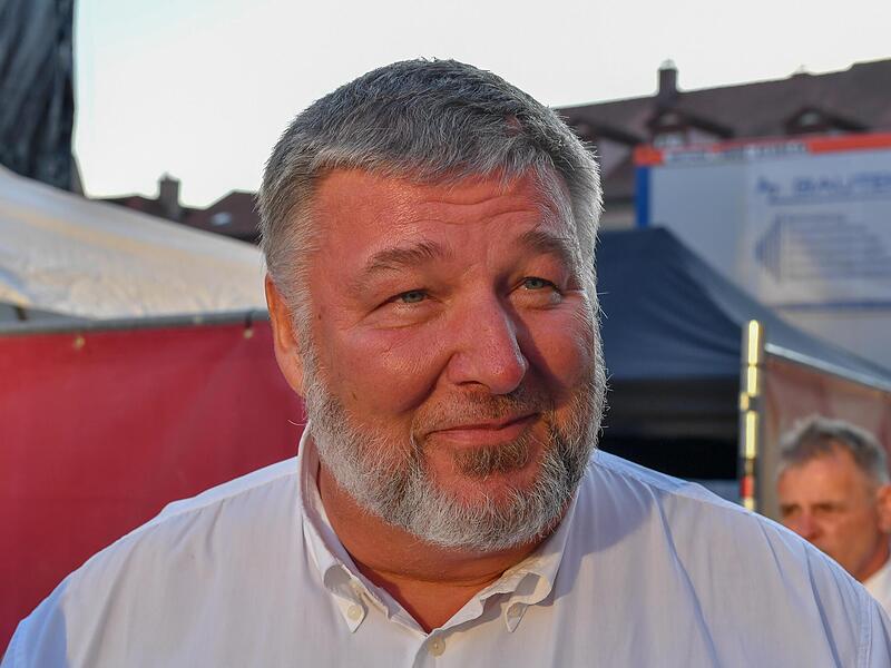 Klaus Stieringer hat Ärger wegen des italienischen Genussfests „Festa Italica“. Klaus Stieringer sieht Gefahren für die Innenstadt durch die Media-Markt-Pläne in Hallstadt.
