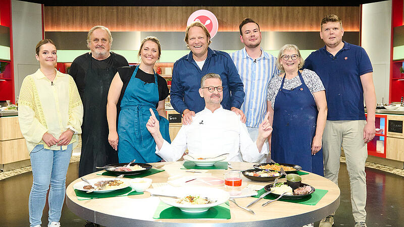 Hobbyk&ouml;chin Anna M&uuml;ller (links) aus Gro&szlig;enseebach hat es mit ihren Kochk&uuml;nsten in die ZDF-Sendung "Die K&uuml;chenschlacht" mit Starkoch und Moderator Bj&ouml;rn Freitag (Mitte unten)  geschafft.