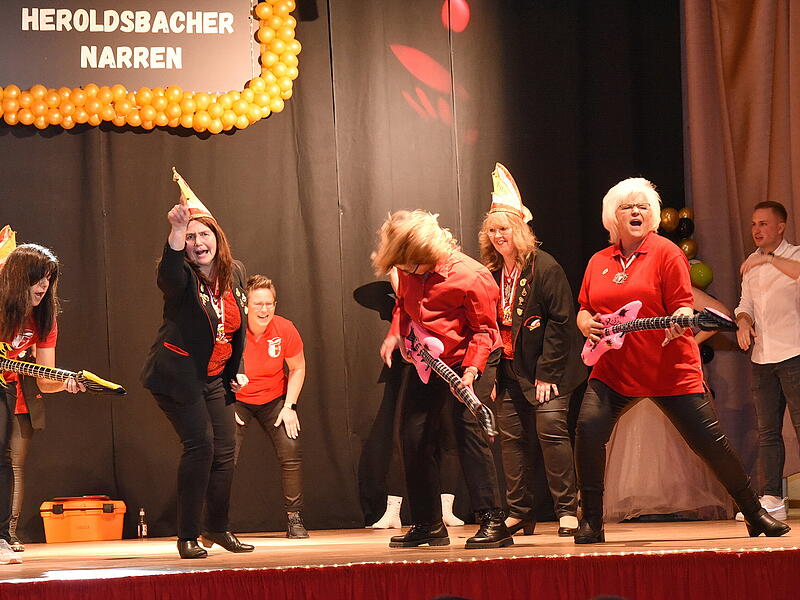 Der &bdquo;Fosanachtsverein Heroldsbacher Narren&ldquo; sorgte bei der Prunksitzung Heroldsbach 2025 f&uuml;r gute Laune.