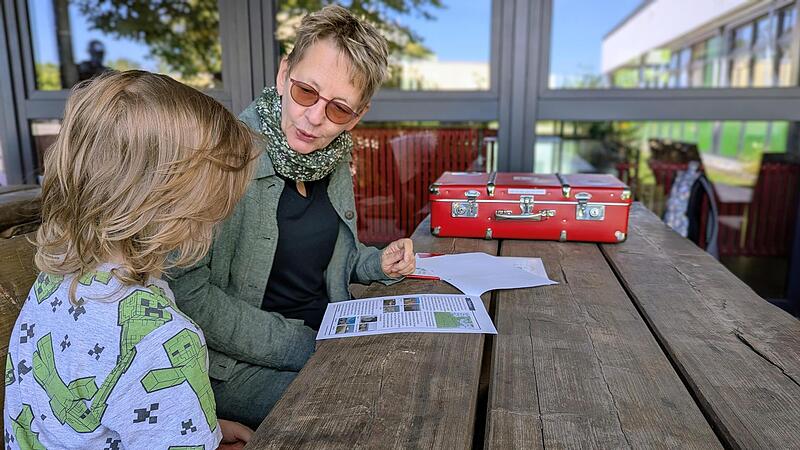 Die wöchentlich erscheinende Kinderzeitung des Mentoren-Netzwerks nutzt Ursula Baumeister sehr gerne für den Leselern-Unterricht. Die wöchentlich erscheinende Kinderzeitung des Mentoren-Netzwerks nutzt Ursula Baumeister sehr gerne für den Leselern-Unterricht.