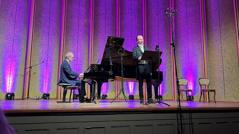 Peter Schöne  mit Pianist Jan Philip Schulze.