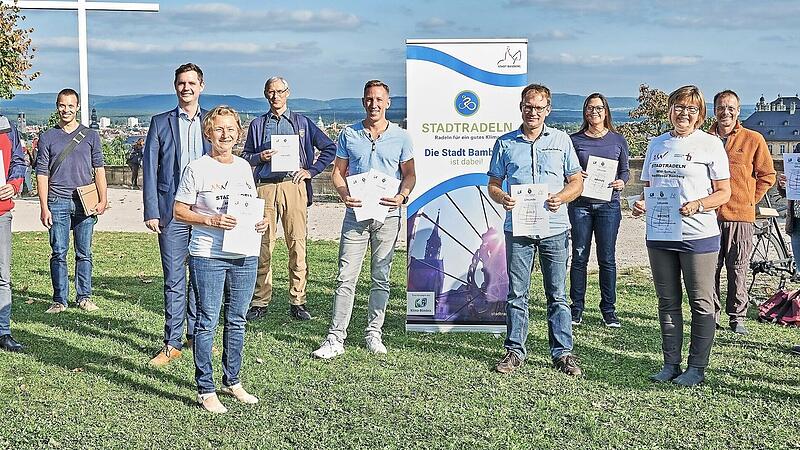 Gruppenbild mit den ausgezeichneten Stadtradel-Teilnehmern