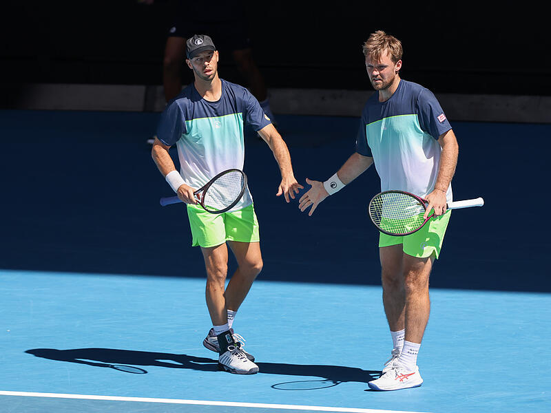 Kevin Krawietz (r.) und Tim P&uuml;tz pr&auml;sentieren sich beim ATP-Turnier in Adelaide als eingespieltes Team.