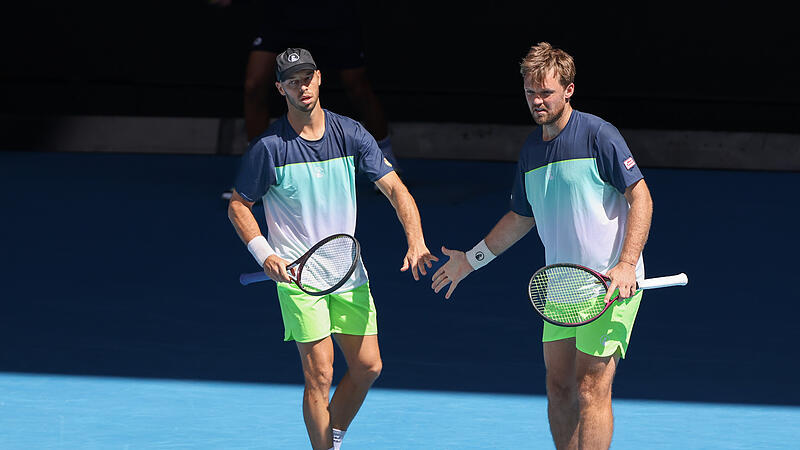 Kevin Krawietz (r.) und Tim P&uuml;tz pr&auml;sentieren sich beim ATP-Turnier in Adelaide als eingespieltes Team.