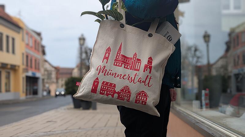 Es gibt allerhand zu kaufen in der M&uuml;nnerst&auml;dter Innenstadt. Doch es geht mehr, finden Kundinnen und Kunden sowie Gewerbetreibende.