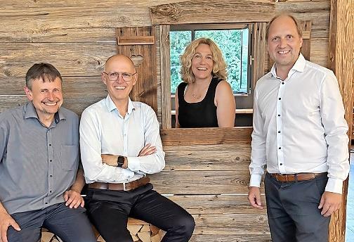 Der DAV-Vorstand: Zweiter Vorsitzender Dieter Sprott, Schatzmeister Thomas Neubauer, Schriftf&uuml;hrerin Franka Struve-Waasner, und Vorsitzender Ulrich Sch&uuml;rr (v.&nbsp;l.)