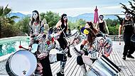 Von Mallorca nach Coburg: Die Mitglieder der Gruppe Calle Manigua sind vor allem auch f&uuml;r ihre  bunten und kreativen Kost&uuml;me bekannt. Am Samba-Festival in Coburg nehmen sie dieses Jahr zum ersten Mal teil.