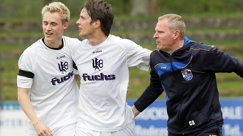Im April 2011 siegte der FC Eintracht Bamberg um  (v. li.) Alexander Deptalla, Peter Heyer und Trainer Christoph Starke in der Bayernliga mit 3:0 gegen den TSV Buchbach.    Nicht nur, dass es f&uuml;r das aktuelle Team gegen eben jenen Gegner am Samsta...