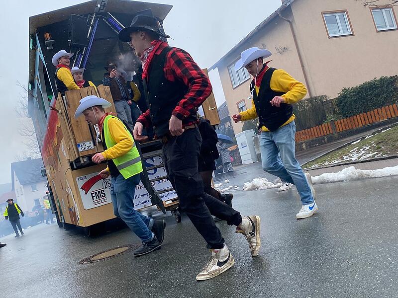 Faschingsumzug in Gef&auml;ll am 17. Februar 2026Faschingsumzug in Gef&auml;ll am 17. Februar 2026