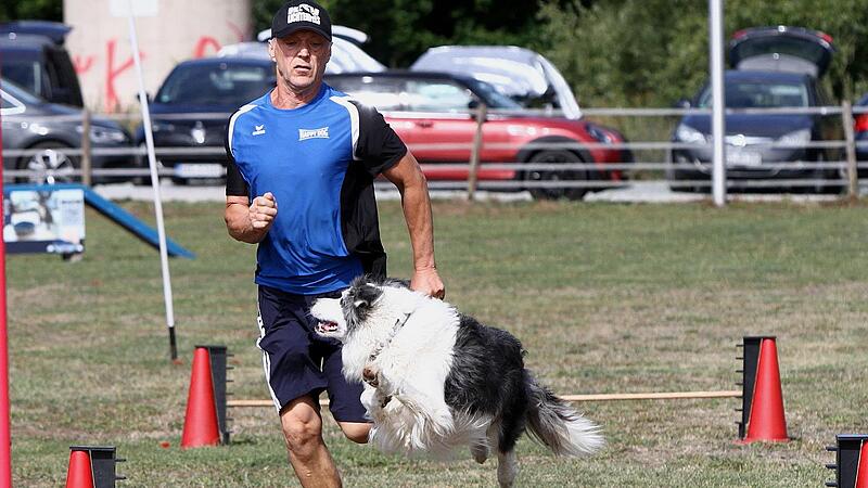 &bdquo;Ajax&ldquo; gelingt der Sprung &uuml;ber die H&uuml;rden bestens mit Alfred Ament.