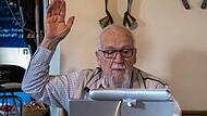 Klaus Becker gibt nach über 40 Jahren den Verein in jüngere Hände und wurde zum Ehrenvorsitzenden ernannt. Klaus Becker gibt nach über 40 Jahren den Verein in jüngere Hände und wurde zum Ehrenvorsitzenden ernannt.