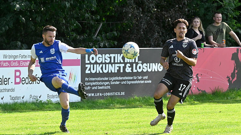 Der SV Ketschendorf (hier gegen Bosporus Coburg) greift in dieser Kreisliga-Saison bislang weiter vorne an.