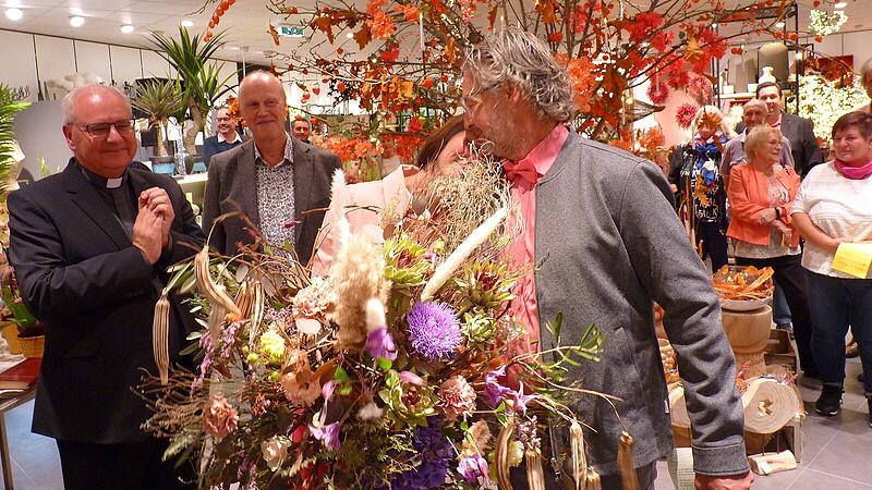 Das H&ouml;chstadter Floristikgesch&auml;ft Blumen Lechner hat am Wochenende &bdquo;Pre Opening&ldquo; am neuen Standort gefeiert. So bunt war die Feier.
