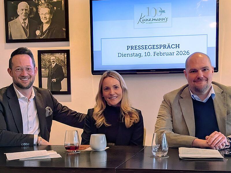 100 Jahre Kunzmann Bad Bocklet In vierter Generation führen Inhaber Gregor Kunzmann (links) und Ehefrau Carolin gemeinsam mit Hoteldirektor Michael Bethge das heutige Wellnesshotel.