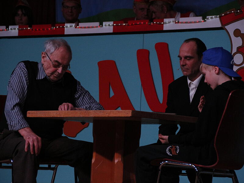 Josef (88), Bernd (55) und Maximilian Waldner(11) zogen das Publikum mit ihrem Generationensketch in den Bann.