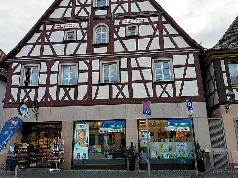Das Reformhaus Dorweiler bietet Naturkosmetik an. Das Reformhaus Dorweiler bietet Naturkosmetik an.