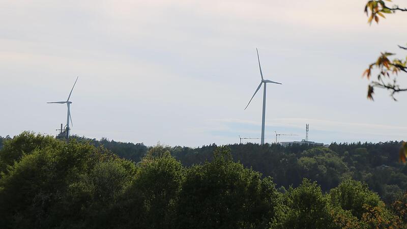 Windr&auml;der im Wald stehen bereits auf dem Schindberg. Im Bildh&auml;user Forst k&ouml;nnten es 20 und mehr werden.
