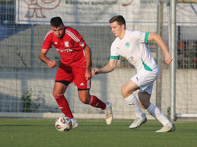 Der Staffelsteiner Abwehrspieler Lucas Dütsch (links) wird am Sonntag gegen Co-Spitzenreiter Hirschaid voll gefordert werden.