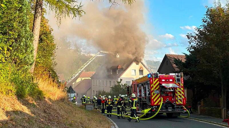 Verletzter bei Brand von Mehrfamilienhaus im Kreis Kulmbach