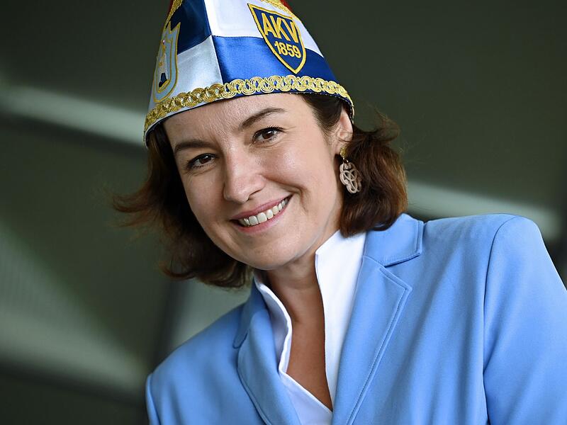 Dorothee B&auml;r erh&auml;lt Orden wider den tierischen Ernst