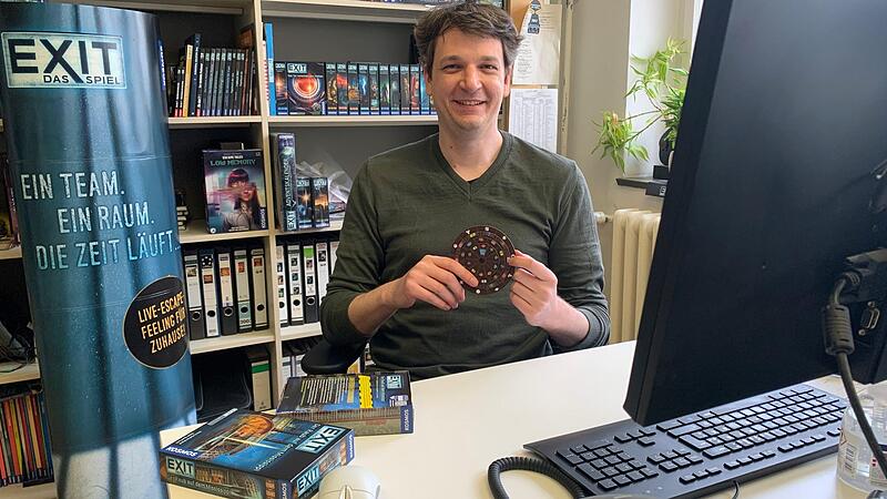 Ralph Querfurth aus Effeltrich ist der Ideengeber der Exit-Spielereihe aus dem Kosmos-Verlag.Forchheim & Fr&auml;nkische Schweiz