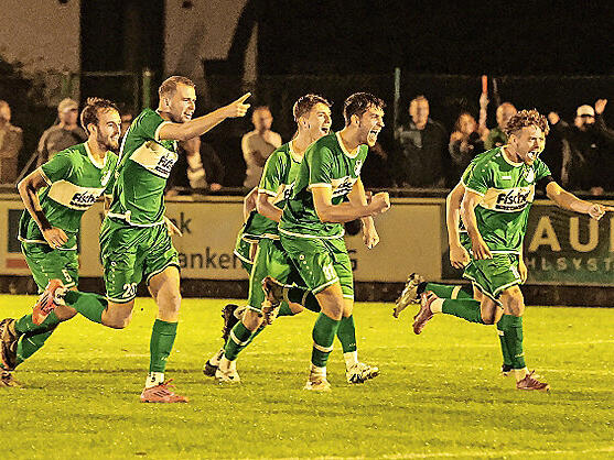 Letztlich macht es dann doch der Bezirksligist SV Friesen mit dem Sieg im Elfmeterschießen und sichert sich damit den Platz im Finale am 01.05.2026 in Friesen.