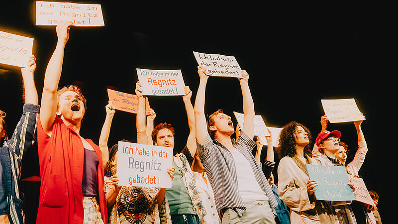 In die &bdquo;Hainbad-Revue" dramatisiert das E.T.A.-Hoffmann-Theater ein Kapitel Bamberger Lokalgeschichte.