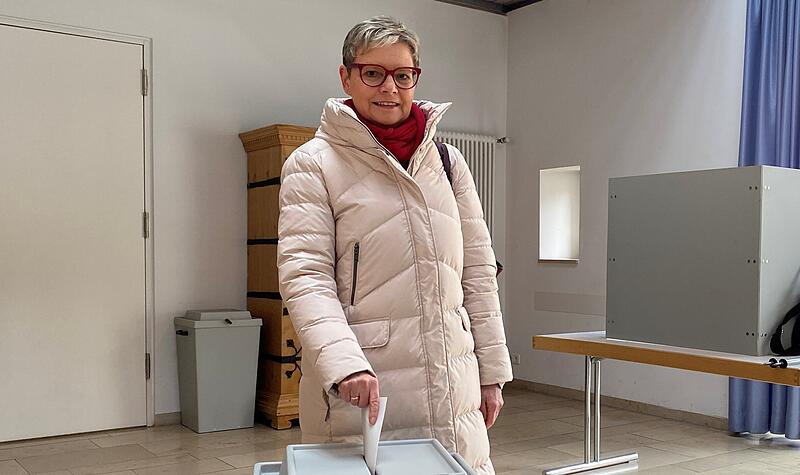 Die SPD-Bundestagsabgeordnete Sabine Dittmar hat am Vormittag in Ma&szlig;bach gew&auml;hlt.