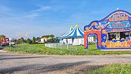 Circus Henry gastiert derzeit an der B 22 direkt vor den Toren Burgebrachs. In der Zufahrtssituation  sehen Sicherheitsbehörden ein gravierendes Problem.