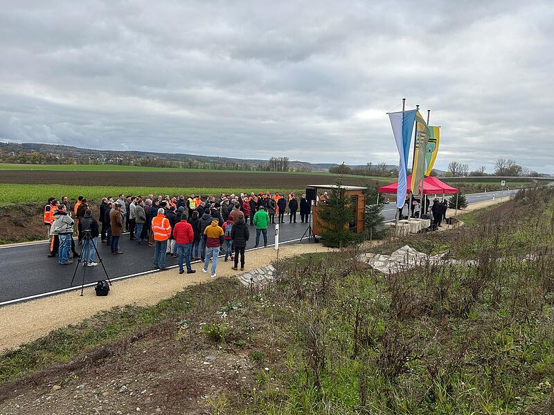 Eröffnung neue Umgehungsstraße bei CoburgEröffnung neue Umgehungsstraße bei Coburg Staatsstraße 2205 bei Coburg: Eröffnung der neuen Trasse zwischen Coburg und Wiesenfeld
