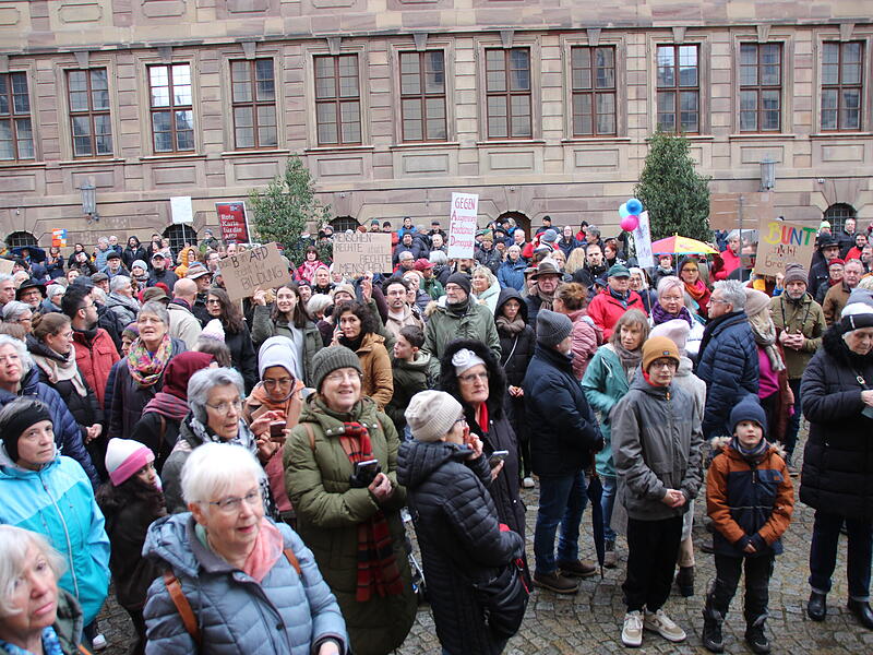 Demokratie Demo "Nie wieder ist jetzt in Bad KissingenDemokratie Demo "Nie wieder ist Jetzt" in Bad Kissingen