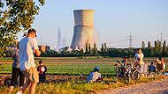 Die Sprengung der Kühltürme des stillgelegten Atomkraftwerks Grafenrheinfeld lockte Tausende Zuschauerinnen und Zuschauer an den Rand des Sperrgebiets.