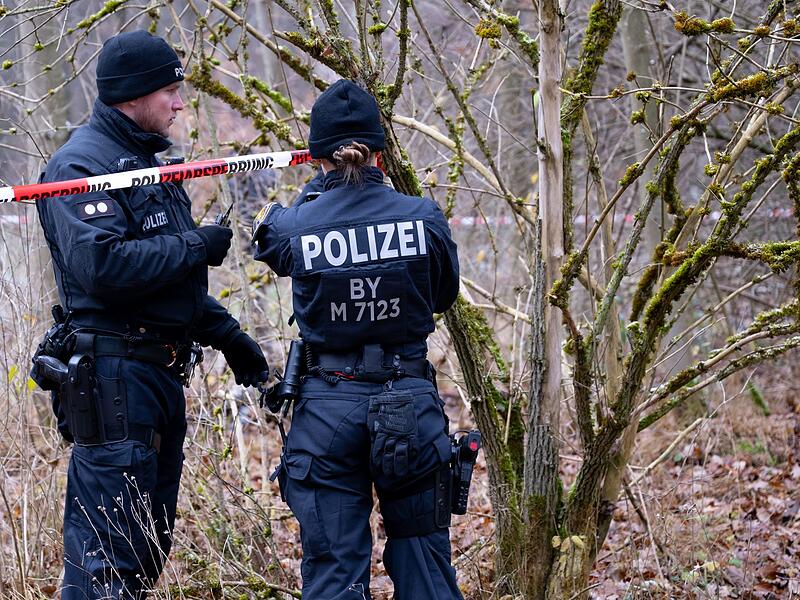 Nach dem Fund einer Frauenleiche im Wald bei München Nach dem Fund einer Frauenleiche im Wald bei München