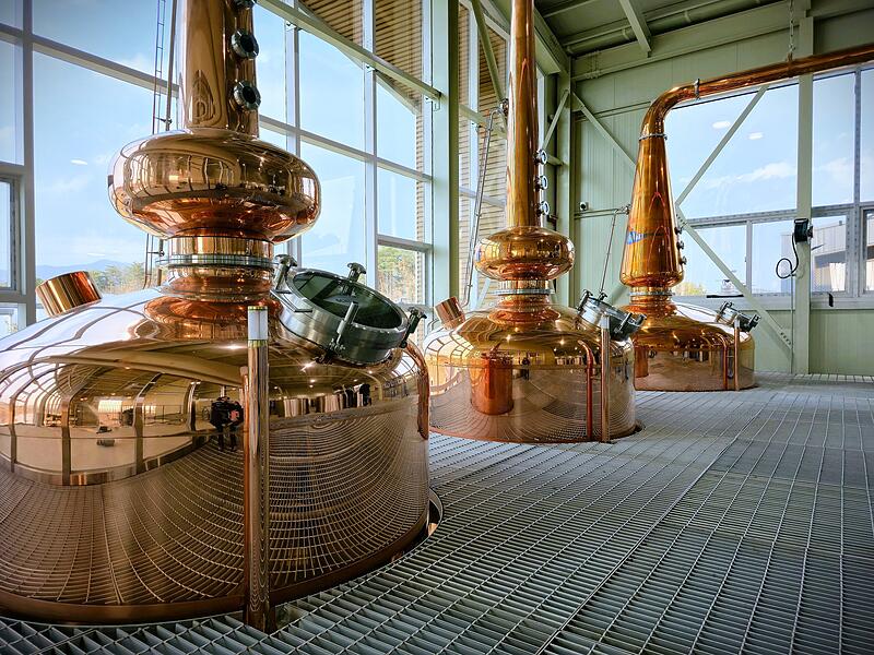 Neben Brauereien fertigt Kaspar Schulz auch M&auml;lzereien und Whisky-Destillen aus Kupfer, etwa die Kimchangsoo Distillery in Korea.