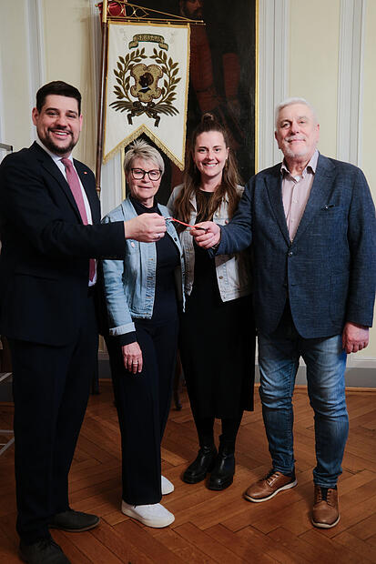 Wechsel an der Spitze der SPD-Fraktion im Coburger Stadtrat: Stefan Sauerteig (links) &uuml;bernimmt den Vorsitz von Norbert Tessmer. Stellvertretende Vorsitzende sind Gabriele Morper-Marr (Zweite von links) und Franziska Ritz.