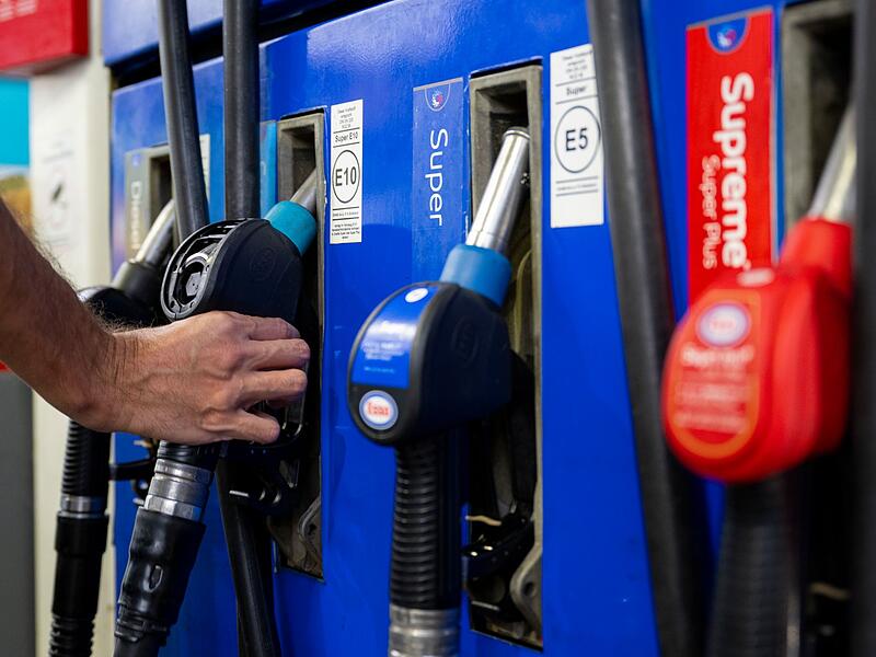 Verbrauchersch&uuml;tzerin kritisiert Tankrabatt