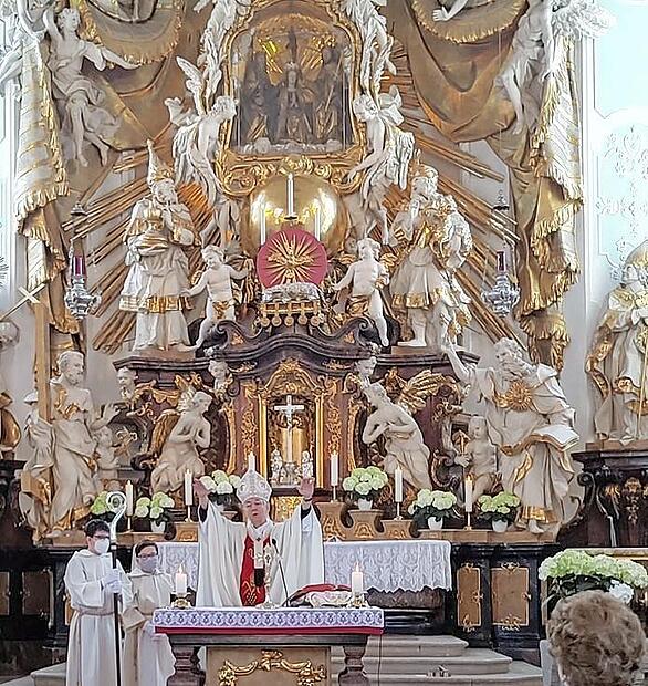 Erzbischof Ludwig Schick spricht den Segen. Erzbischof Ludwig Schick spricht den Segen.