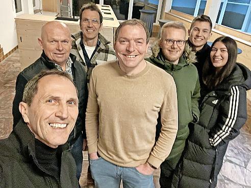 V.l.: Roland W&ouml;lfel Bernhard Br&uuml;tting, J&uuml;rgen W&ouml;lfel, G&uuml;nther Haberer, Robert Ritter, Moritz W&ouml;lfel und Frieda W&ouml;lfel.