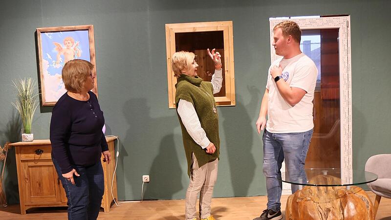 Heidi Singer, Monika Teufel und Leon Schockel (von links) werden auf der Bühne in Lonnerstadt zu sehen sein.