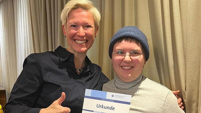 Amelie Weidhaus und Lina Wagner freuen sich über die Ehrung. Amelie Weidhaus und Lina Wagner freuen sich über die Ehrung.