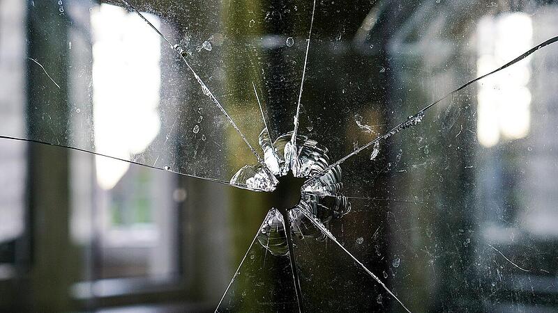 Bamberg: Unbekannte verw&uuml;sten leerstehendes Geb&auml;ude - vierstelliger Schaden